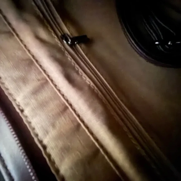 Su Queena Structured Tote Bag in Deep Burgundy - Picture 7 of 9